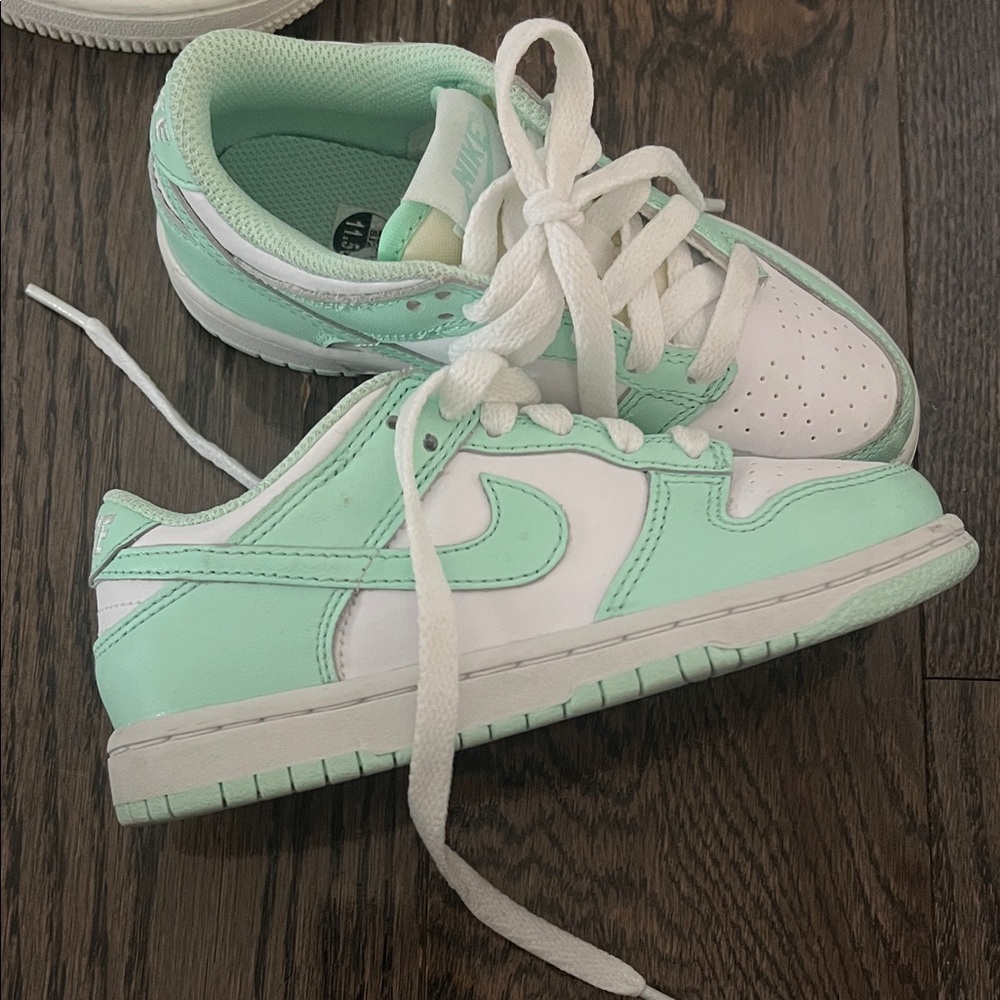 Nike Kids Sneakers in Mint and White